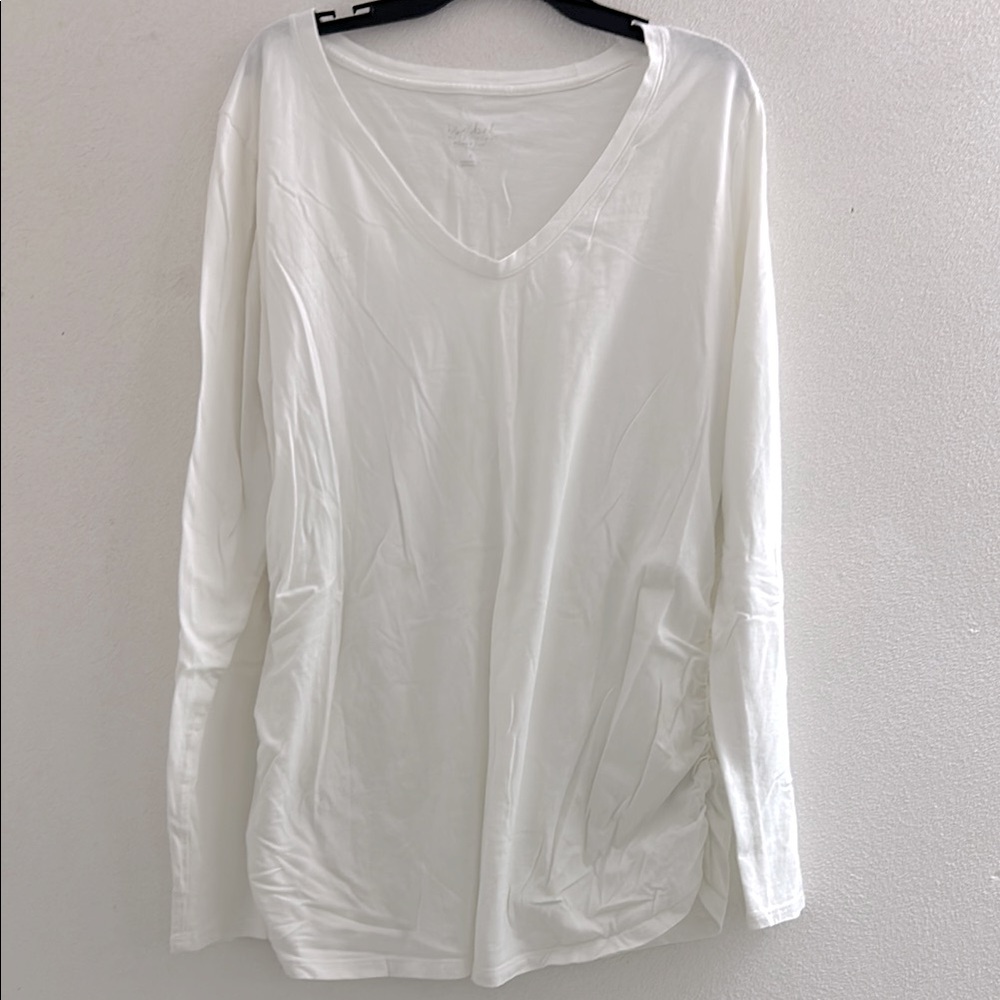 🌺 Maternity White Scoop neck Long Sleeve Top Size XL